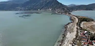 Eğirdir Gölü Kuruyor: İkiye Bölünme Tehlikesi!
