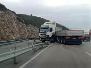 İlçede Tır Kazası: Trafik Aksadı