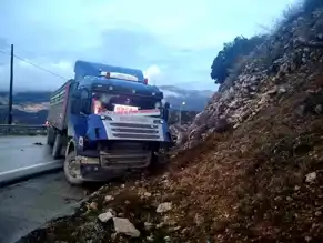 Yağmurlu Havada Isparta'da Trafik Kazası: 3 Yaralı