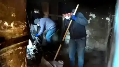 Isparta'da Çöp Evde Yaşayan Adam Kurtarıldı