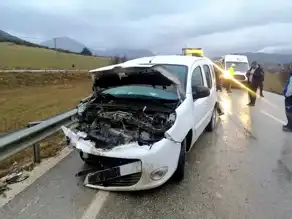 Isparta'da Polis Aracı Kazası: 2 Yaralı