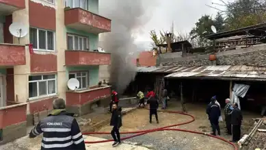 Köy Evinde Odunluk Yangını