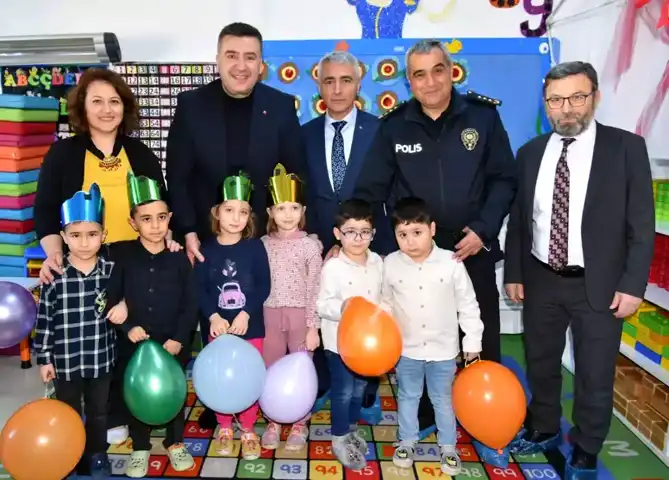 Eğirdir'de İkizlere Başarı Belgesi Sevinci