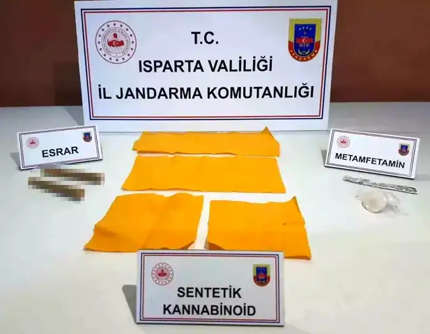 Isparta Gönen'de Uyuşturucu Operasyonu: 2500 Kağıt ve 5 Gram Metamfetamin Elde Edildi